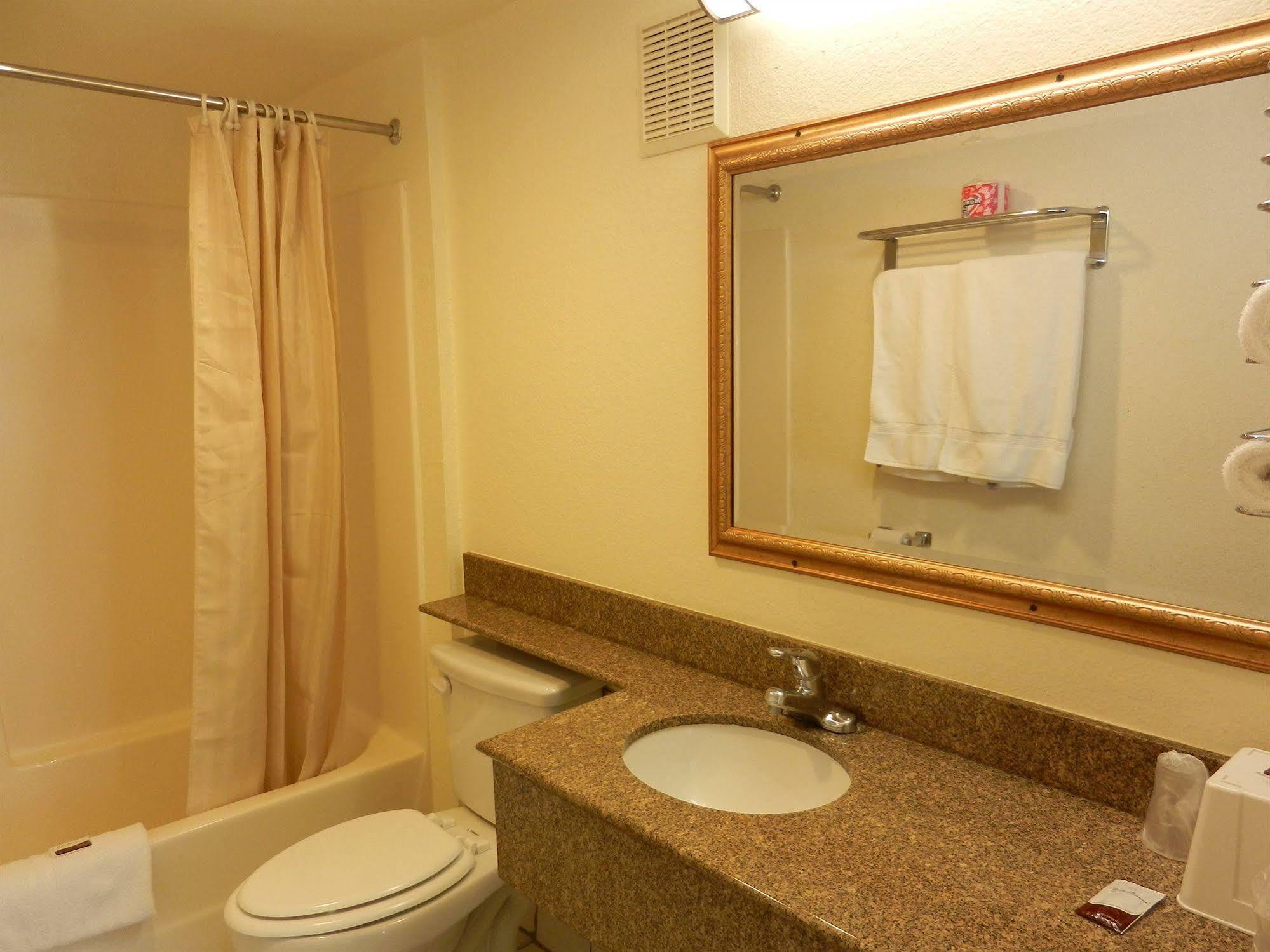 Simply Home Inn & Suites - Riverside Eksteriør billede