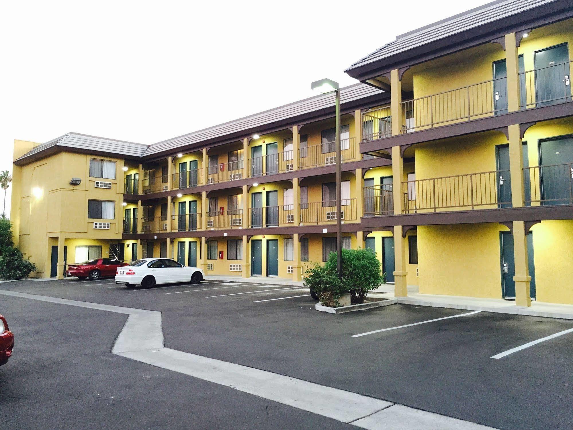 Simply Home Inn & Suites - Riverside Eksteriør billede