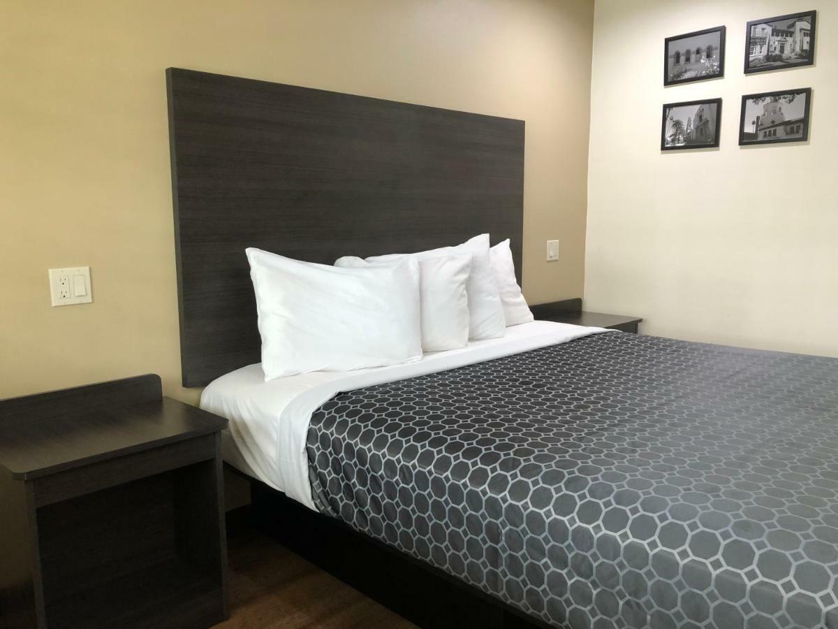 Simply Home Inn & Suites - Riverside Eksteriør billede